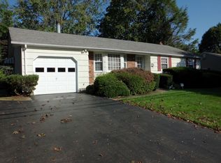 273 Old Country Rd, Deer Park, NY 11729