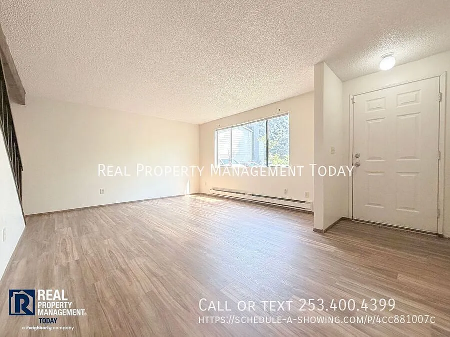 Charming 2 Bed / 1.5 Bath Townhome in the Heart of Sumner! — Photo 3