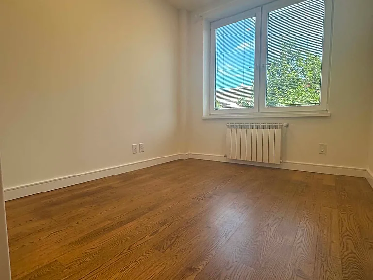 689 Leonard St #4 — Photo 5