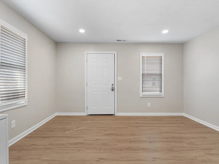 Adams Duplex Apartments — Photo 13