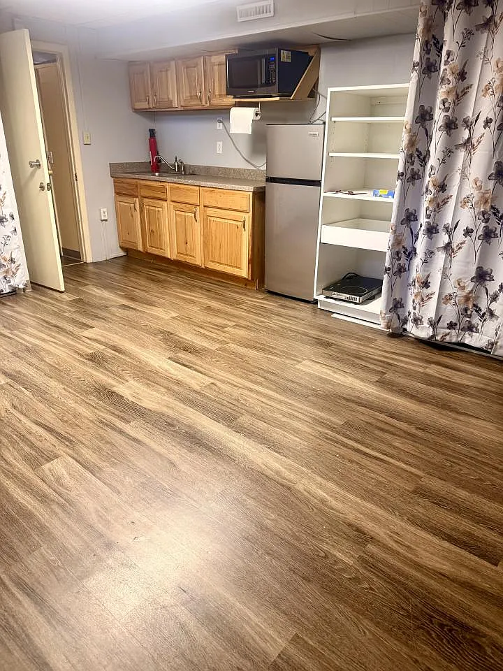 Studio, 1.0 bath, 225 sqft, $725 — Photo 1