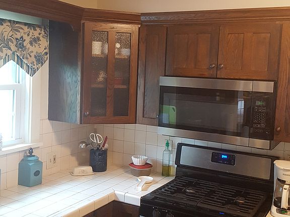Gas range and microwave 2018