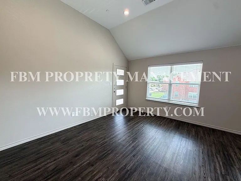 1203 N Clay St #521 — Photo 3