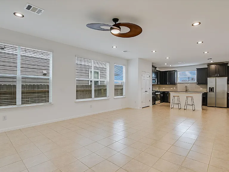 12814 Meachum Ln — Photo 4
