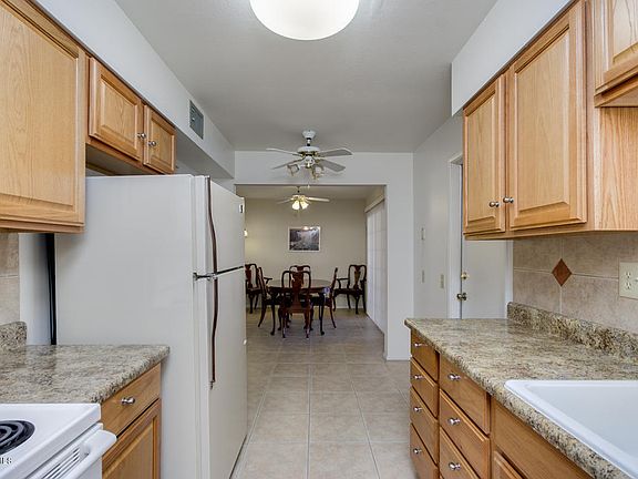 5th image of 10561 W Palmeras Dr