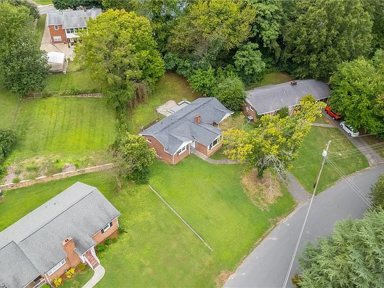 1200 Lamont Dr — Photo 27