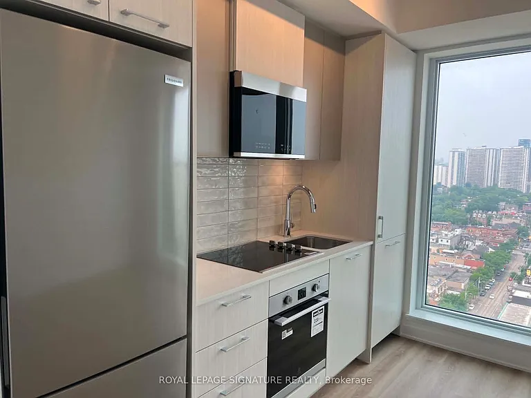 10 Oak St #2210 — Photo 2
