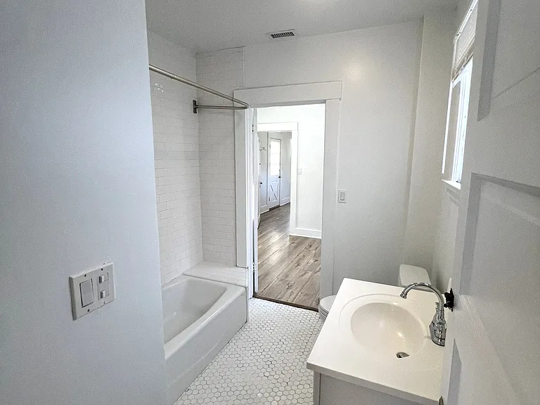 130 W De La Guerra St — Photo 12