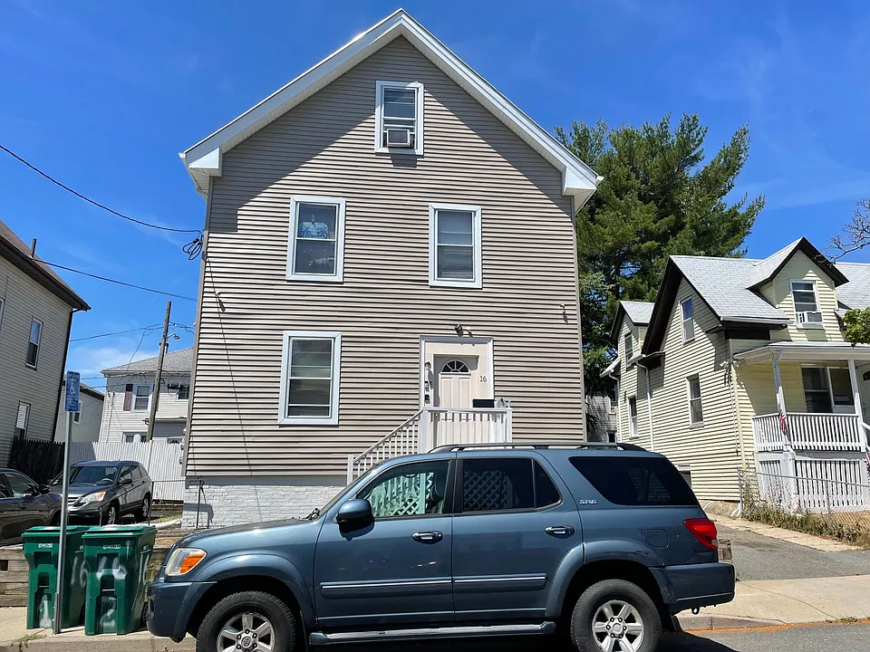 16 Robinson St #1
