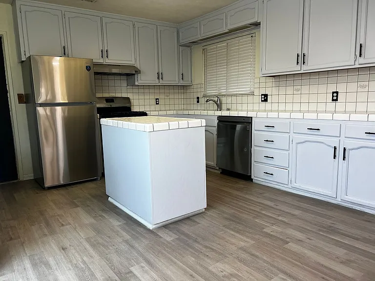 1065 Lassen Dr — Photo 5