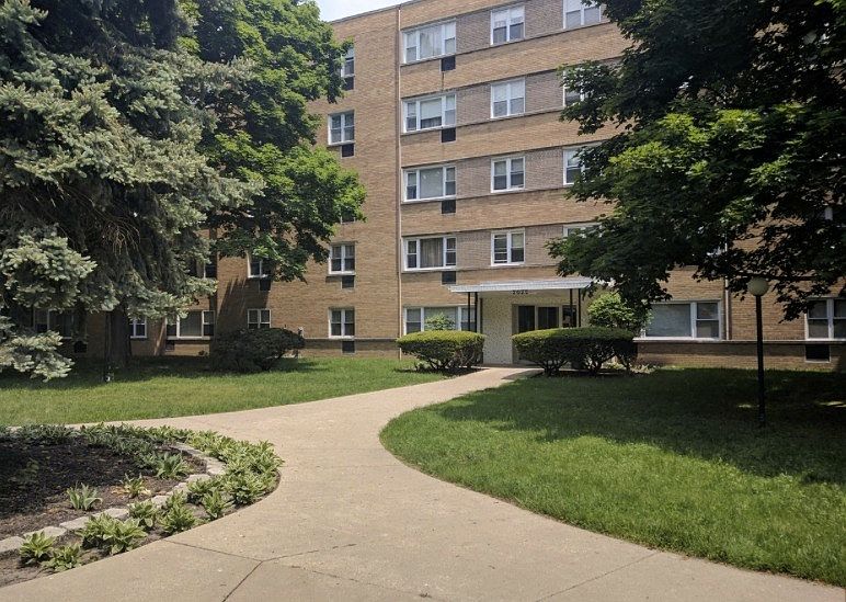 1st image of 2025 W Granville Ave #308