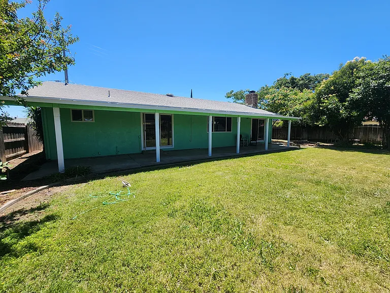 718 W Monterey St — Photo 9
