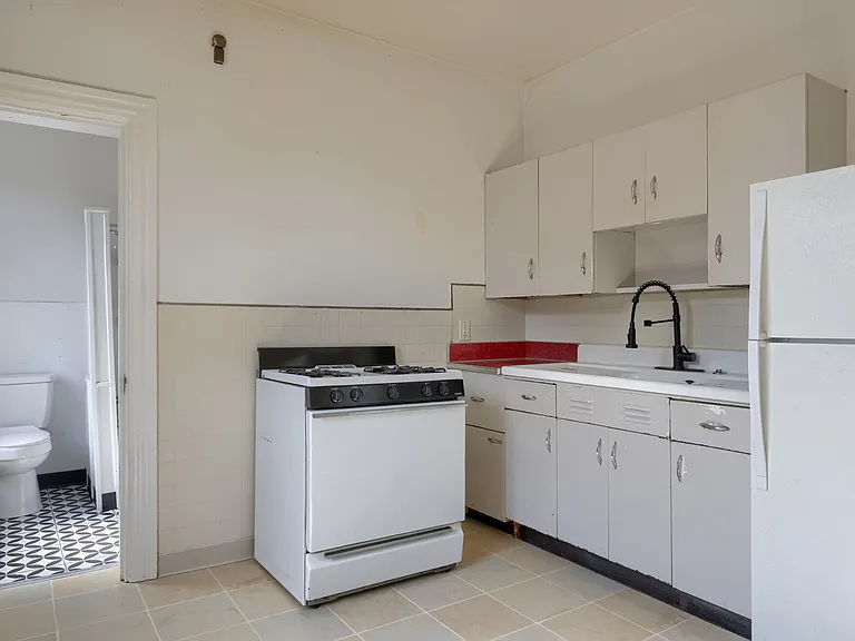 240 E Frederick St #2 — Photo 9