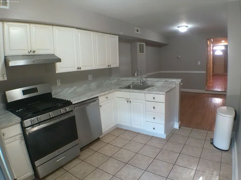 912 S Potomac St — Photo 10