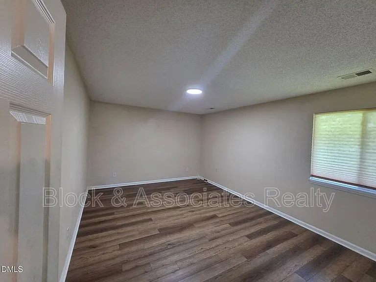 906 W Chatham St — Photo 9