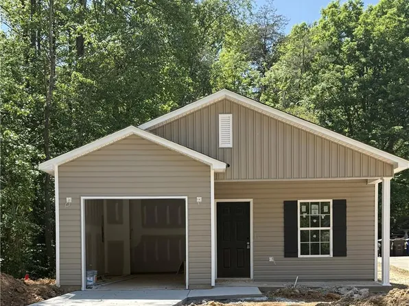 2915 Bainbridge Dr, Winston Salem, NC 27105