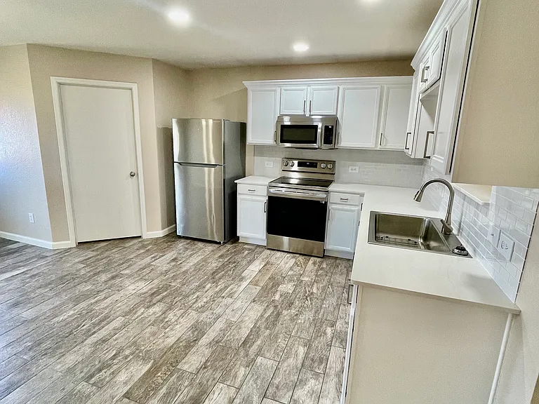 552 Lincoln Ave — Photo 5