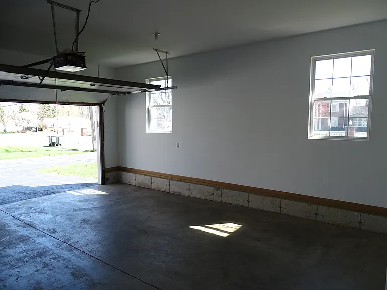 921 E Jefferson St — Photo 18
