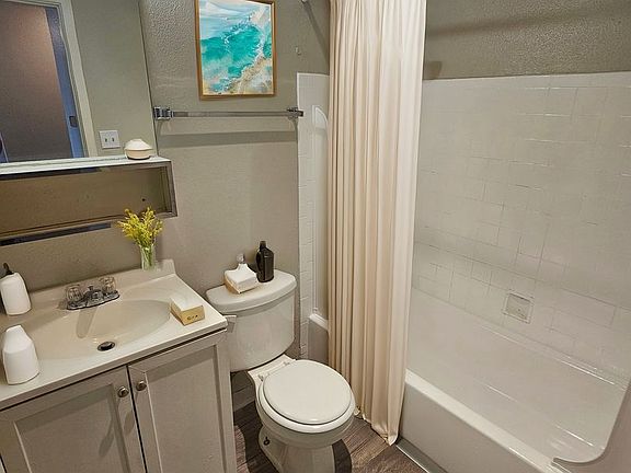 3rd image of 2007 Carmel Dr #2019-11
