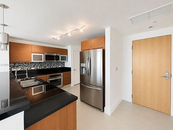 4th image of 244 Biscayne Blvd APT 3903