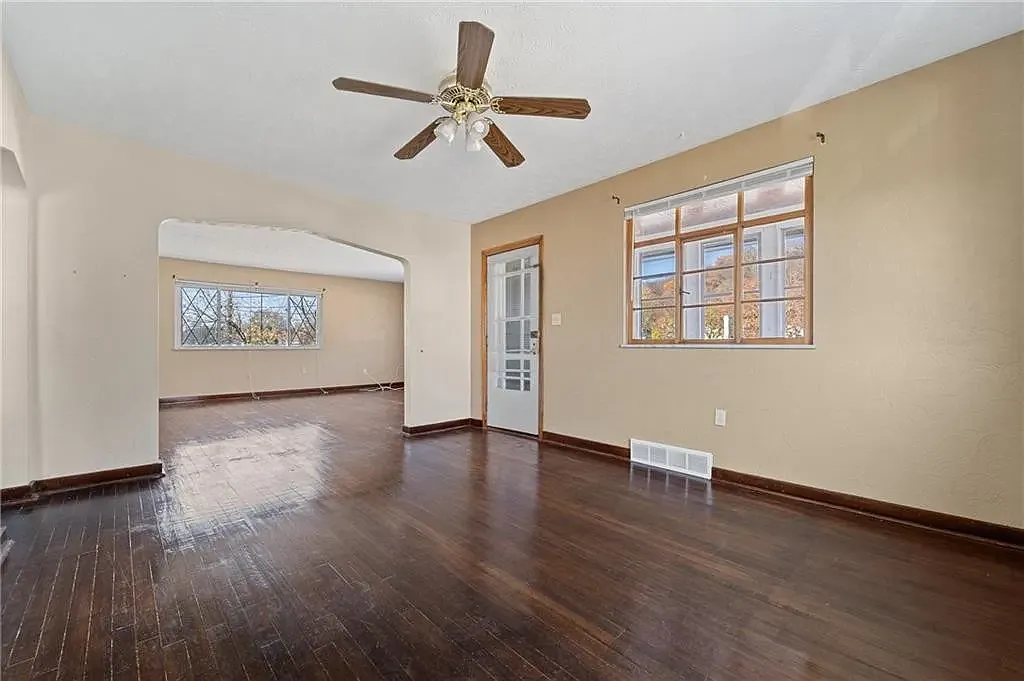 3 bed, $1,550 — Photo 1