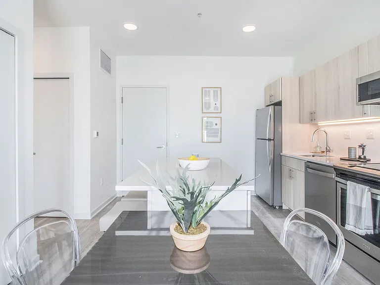 7410 Kercheval St #305 — Photo 8