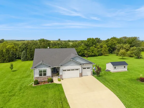 1713 Merriam Ct, Winterset, IA 50273