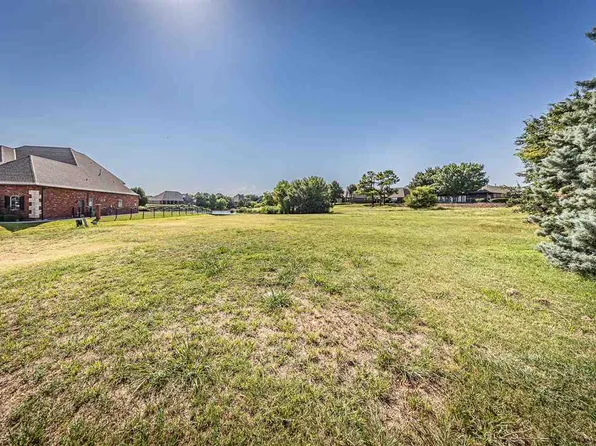 7607 NW Wyatt Lake Dr, Lawton, OK 73505