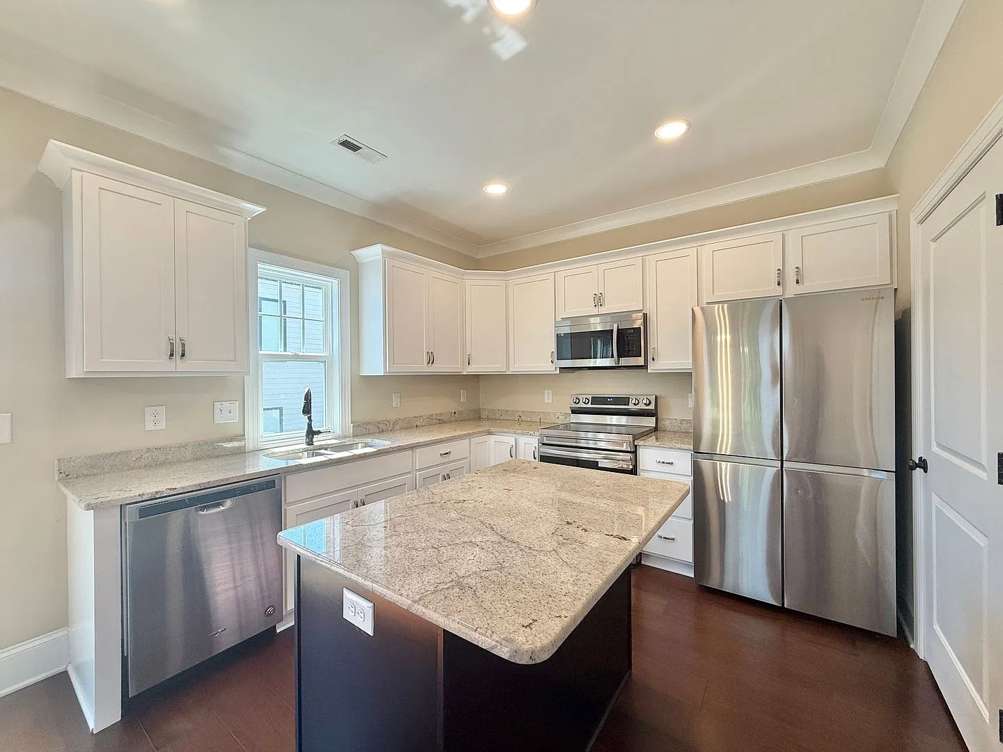 Stunning 3BD, 2.5BA Durham Home with Fenced Yard in a Prime Location — Photo 4