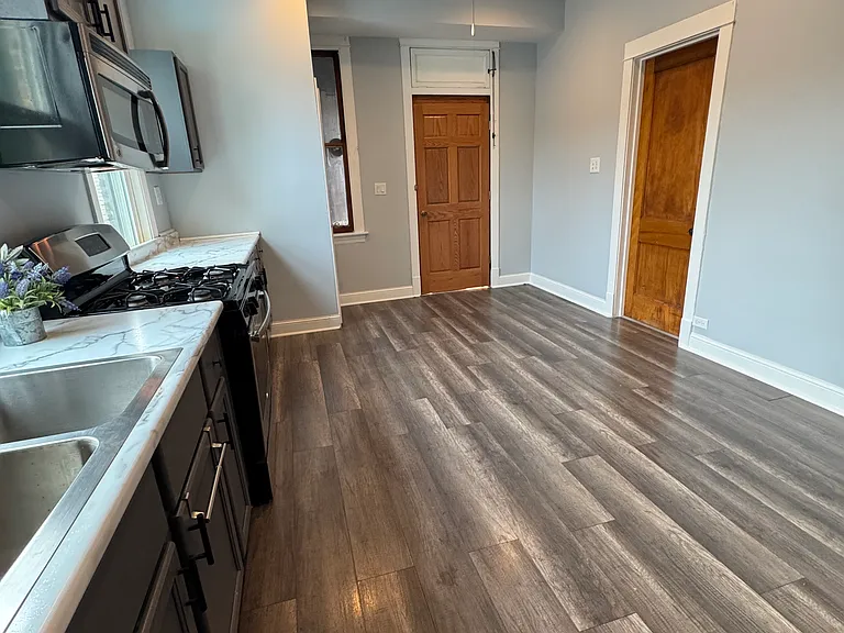 2424 N Lorel Ave #2 — Photo 3