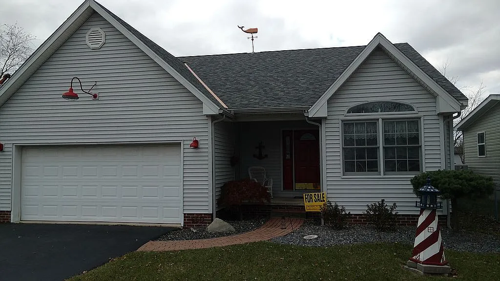 660 S Fostoria Rd photo 1