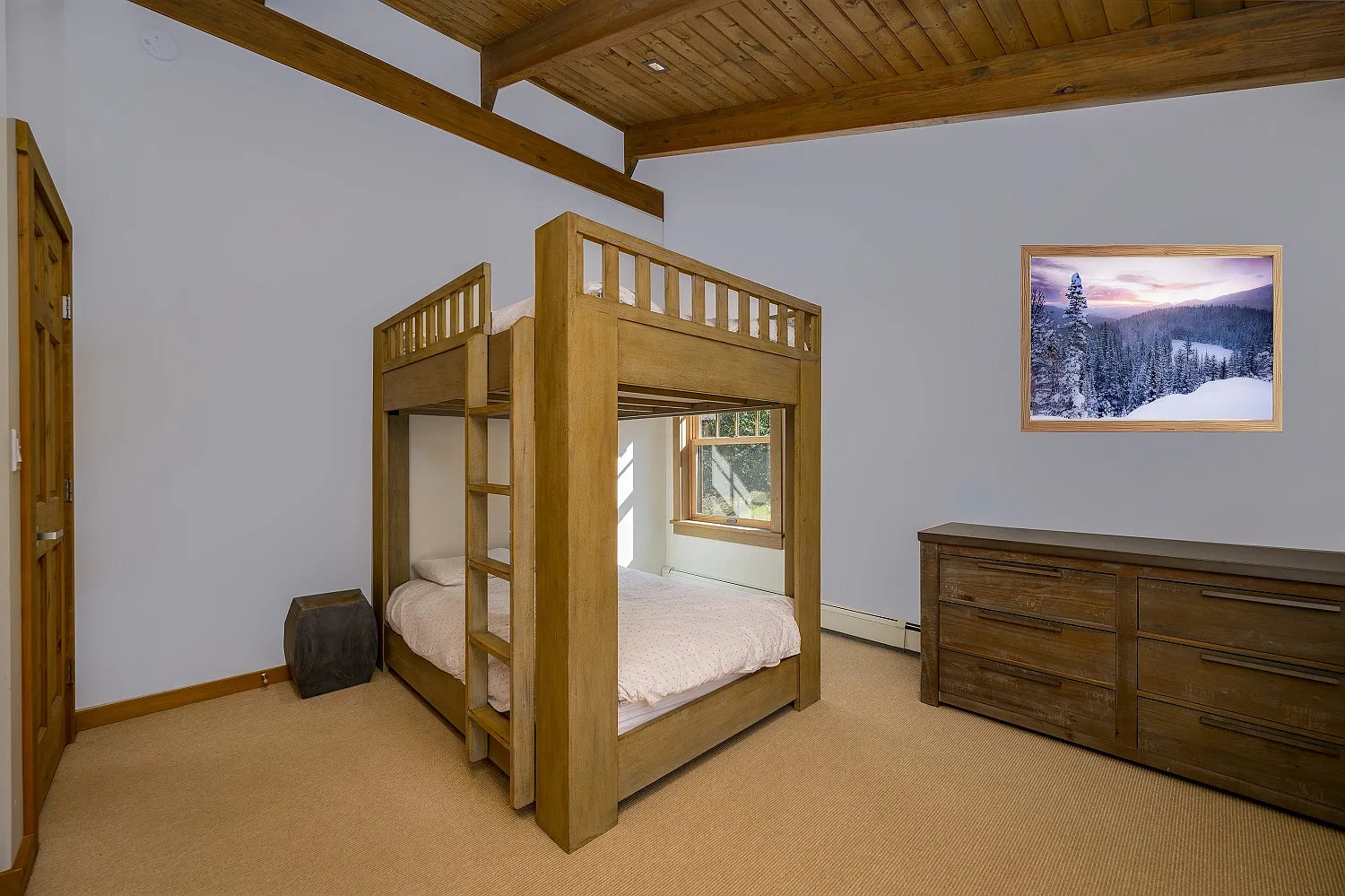 6 bed, 5000 sqft, $50,000 — Photo 1
