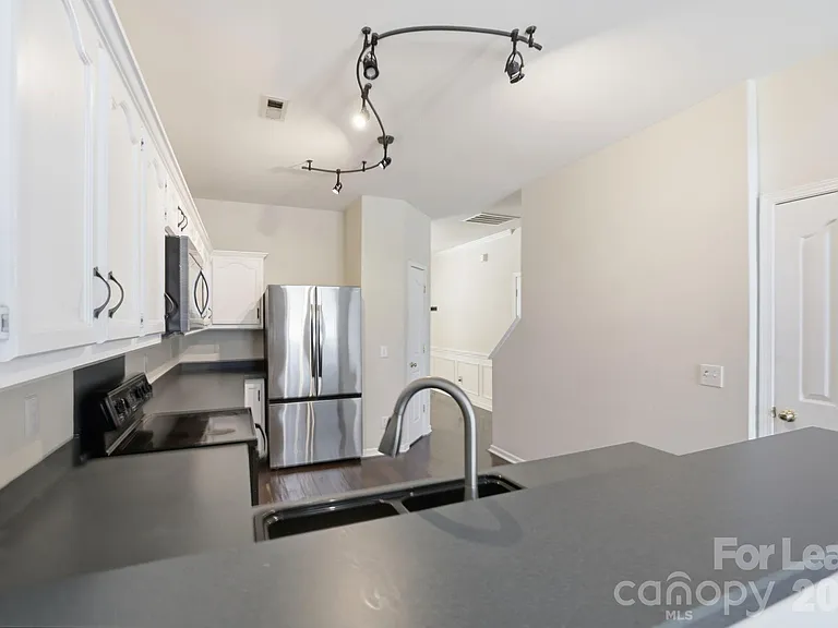 10781 Essex Hall Dr — Photo 7