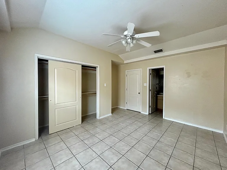 203 Martingale Ln #40 — Photo 16