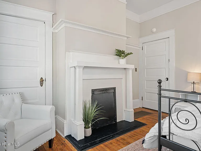 308 Dock St #LOWER — Photo 31