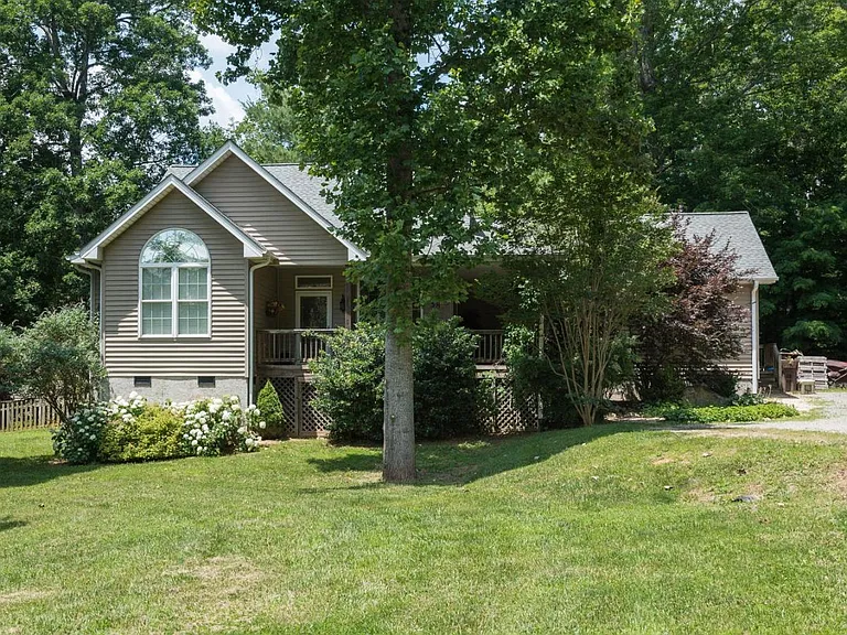 58 Old Spring Dr — Photo 1