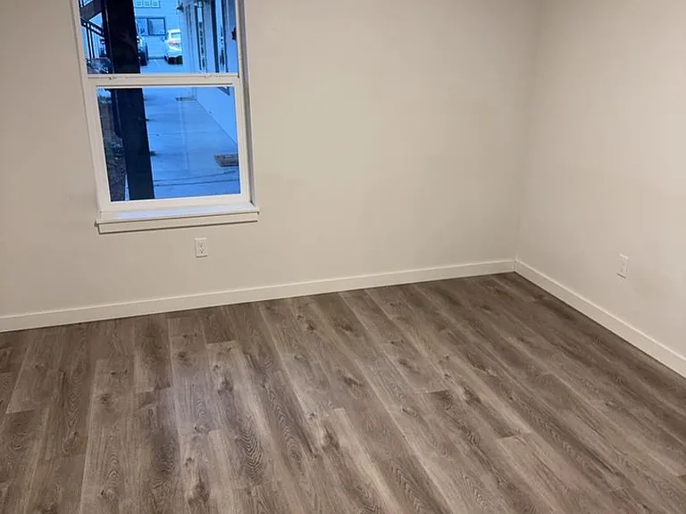 446 NE Izett St — Photo 6