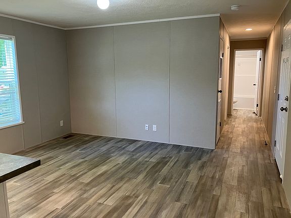 4th image of 12 Cottonwood Dr
