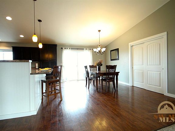 4th image of 37 Grassy Meadow Dr