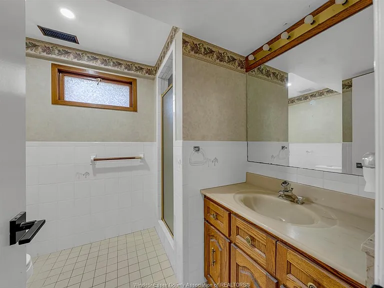2823 Garvey Cres — Photo 30