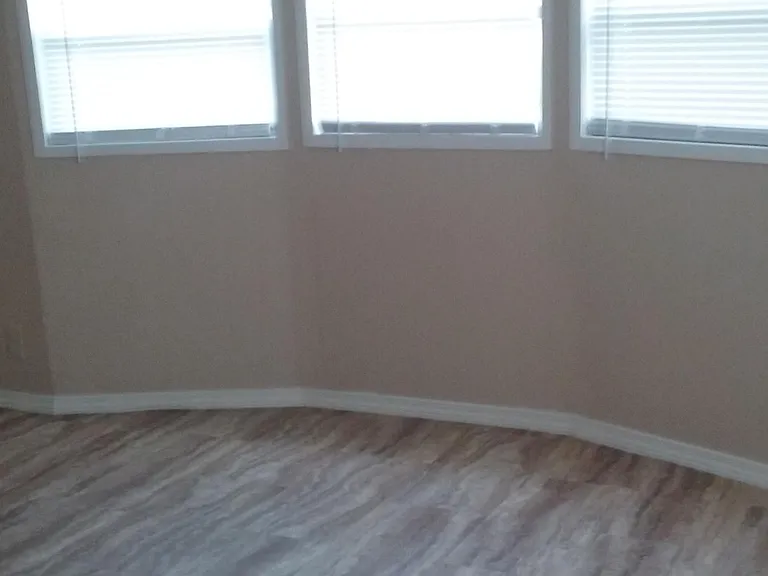 220 Redwood St — Photo 8