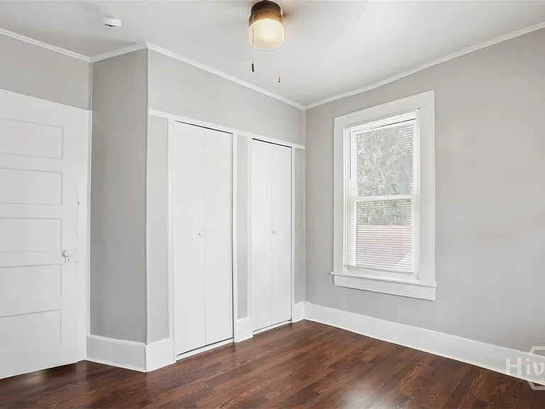 1023 W 37th St — Photo 18