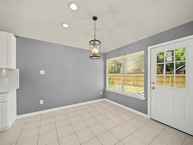 10 S Willow Point Cir — Photo 14