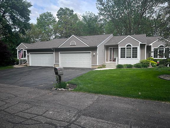 3rd image of 124 Forestview Dr