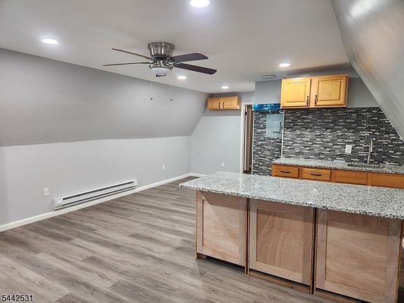 5th image of 1025 Anna St