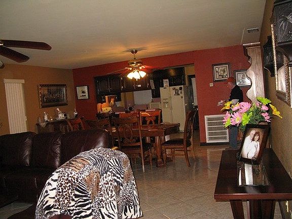 4th image of 108 Dove St