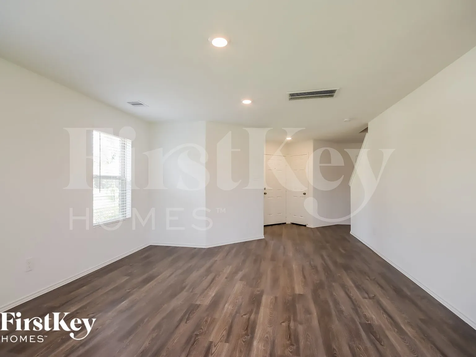 3 bed, 2.5 bath, 1651 sqft, $2,070 — Photo 4
