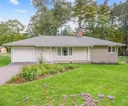 611 Amherst Rd — Photo 2