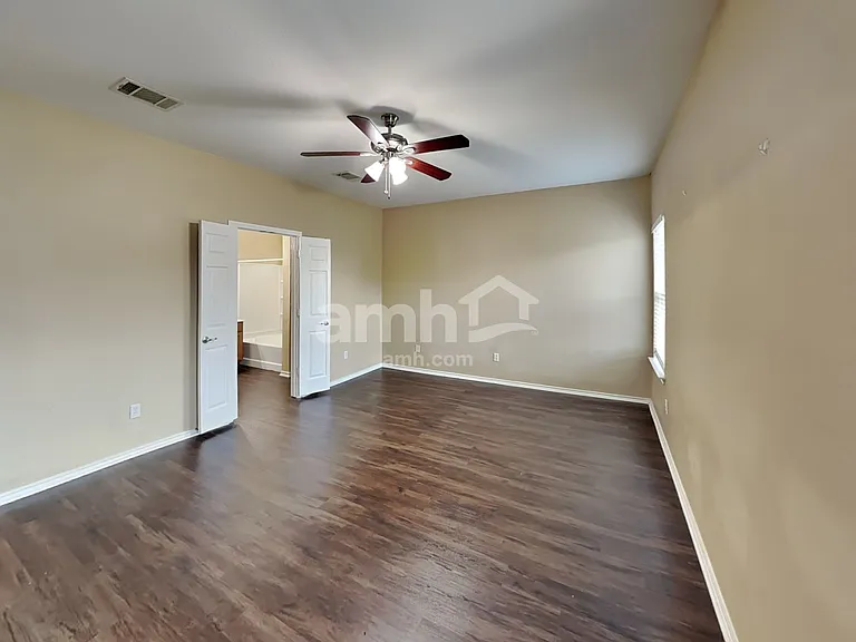202 Almquist St — Photo 10