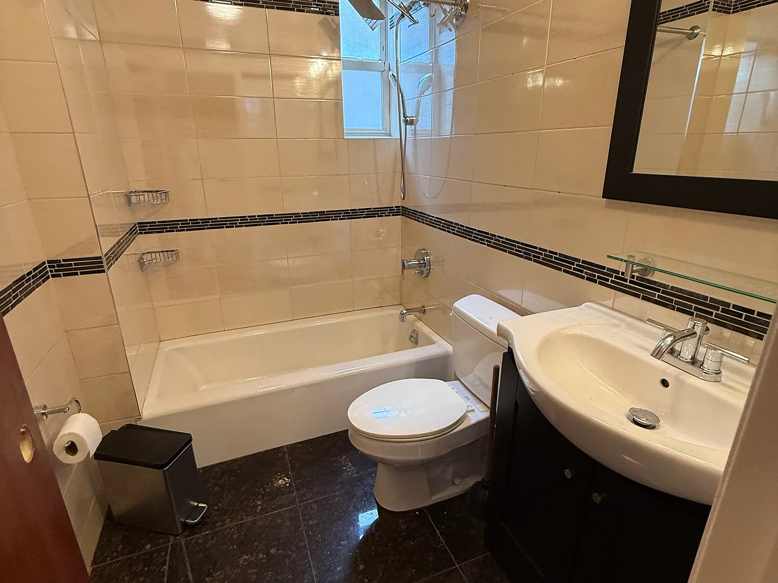 2 bed, 1000 sqft, $2,850 — Photo 2